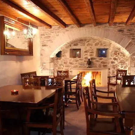 Pyrgos Petropoulaki Hotel 4*