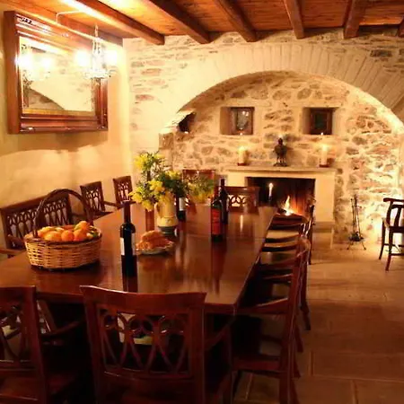 Pyrgos Petropoulaki 4*