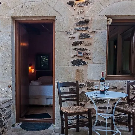 Pyrgos Petropoulaki Hotel
