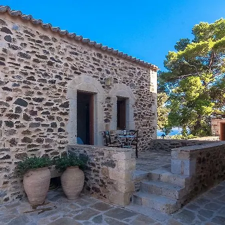 Hotel Pyrgos Petropoulaki 4*