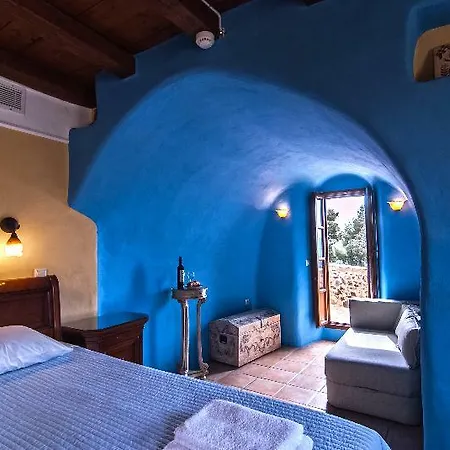 Pyrgos Petropoulaki Hotel 4*